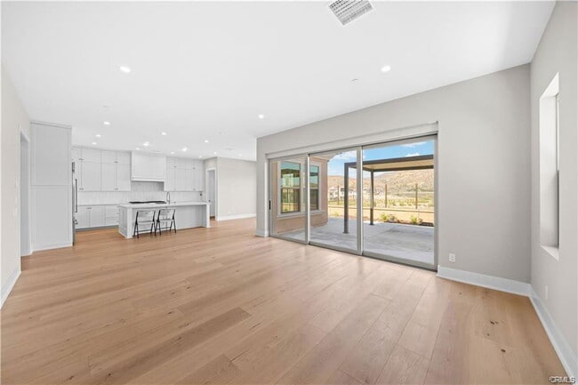 Building Photo - 130 Mossvine