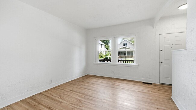 Building Photo - 1221 Wefel St