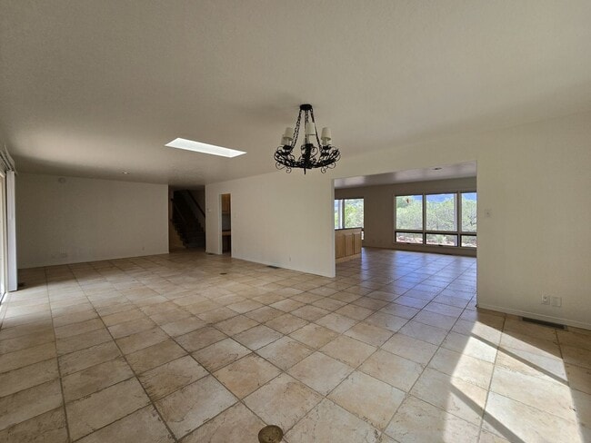 Building Photo - 105 Michelle Dr