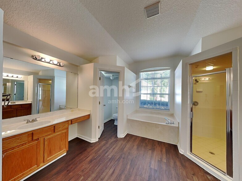 Building Photo - 341 Diana Ct