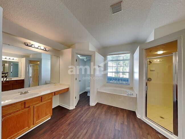 Building Photo - 341 Diana Ct