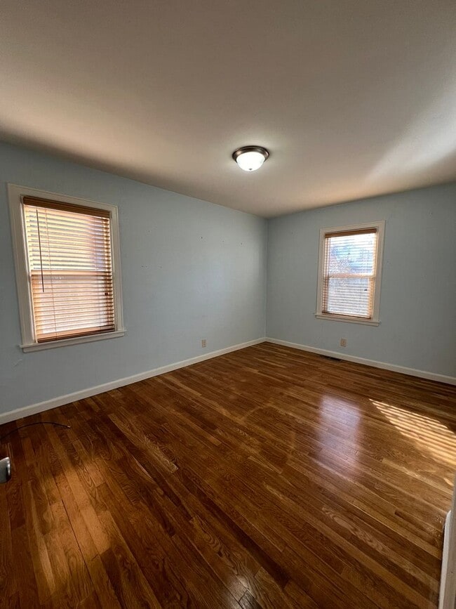 Building Photo - 2 Bedroom, 1 Bathroom Home - Close to Oregon Tech & Sky Lakes!