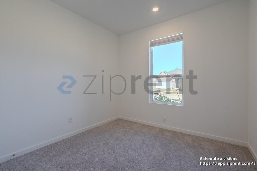 Building Photo - 27635 Spearmint Ridge Dr