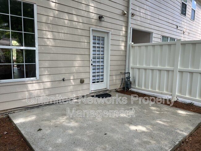Building Photo - 5895 Terremont Cir
