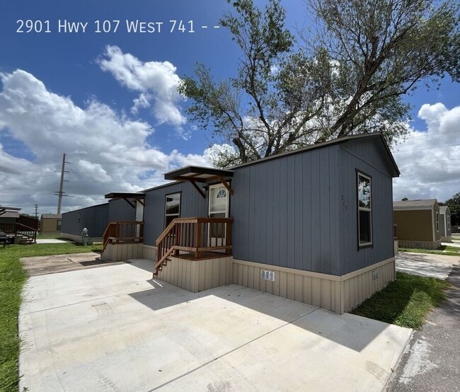 Building Photo - 2901 Hwy 107 West 741--