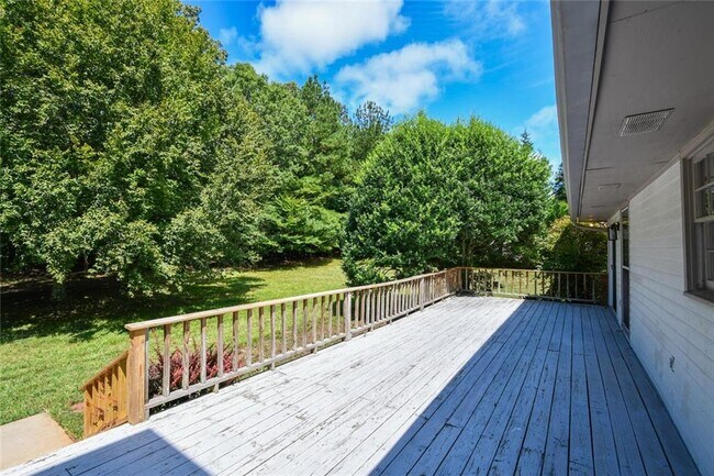 Building Photo - 17040 Birmingham Rd