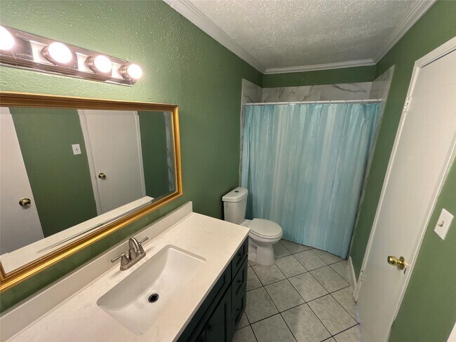 Building Photo - 8405 Wilcrest Dr