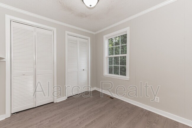 Building Photo - 9333 Kendall Dr