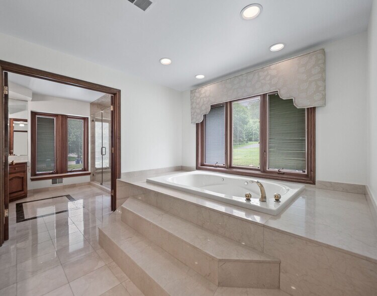 Building Photo - 4932 Susans Way