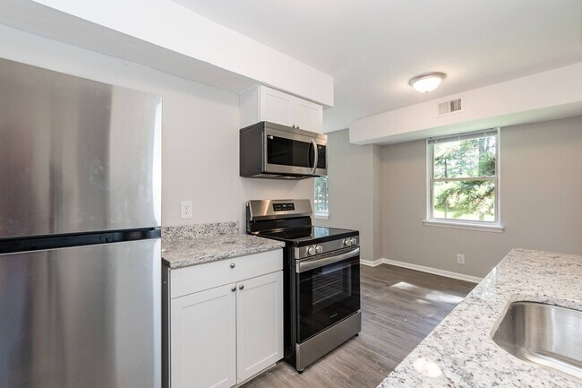 Building Photo - 209 Johnson St