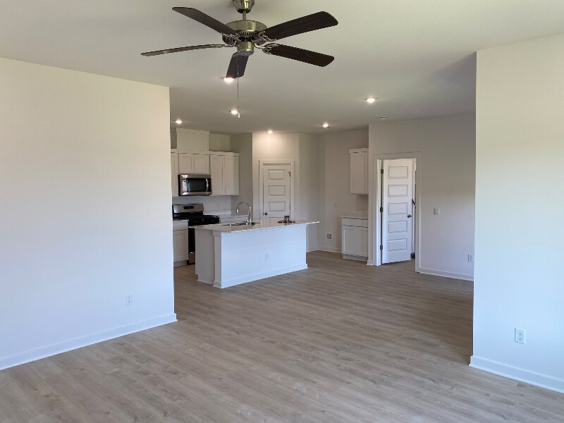 Building Photo - 1032 PEBBLE Dr