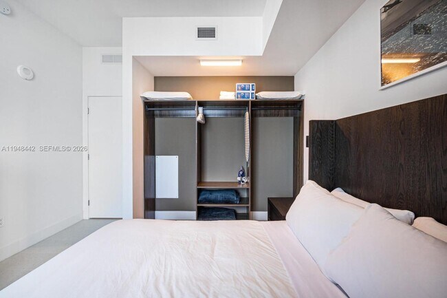 Building Photo - 159 NE 6th St