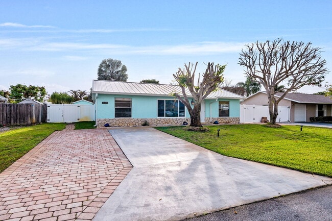 Building Photo - 8675 SW Keathley Ct