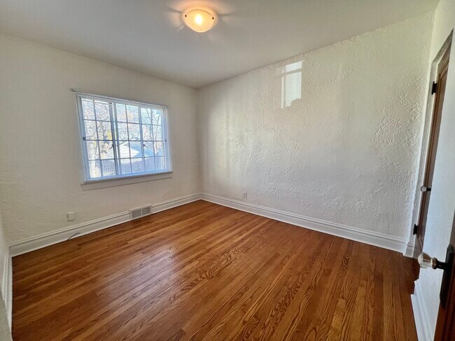 Building Photo - 448 Prairie Ave