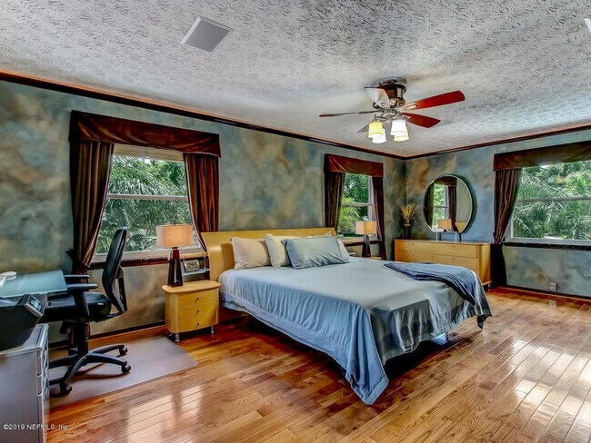 Building Photo - 88 Oakwood Rd