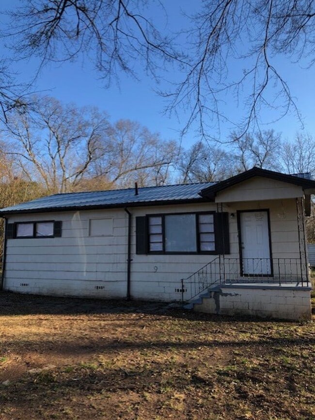 Building Photo - MOVE IN SPECIAL AVAILABLE! FIRST MONTH FREE!!