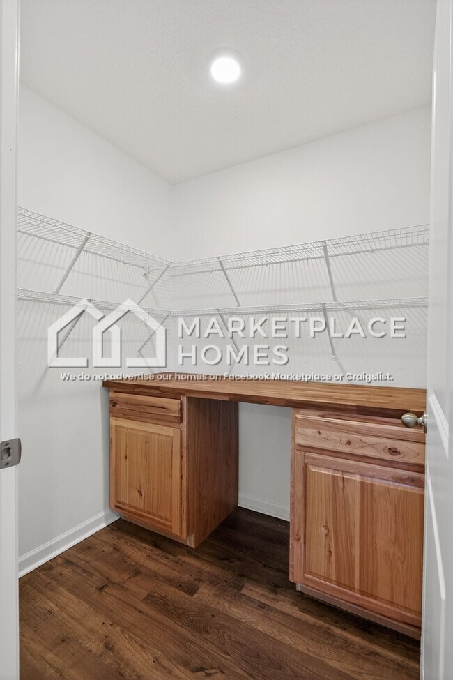 Building Photo - 1067 Evan Ct