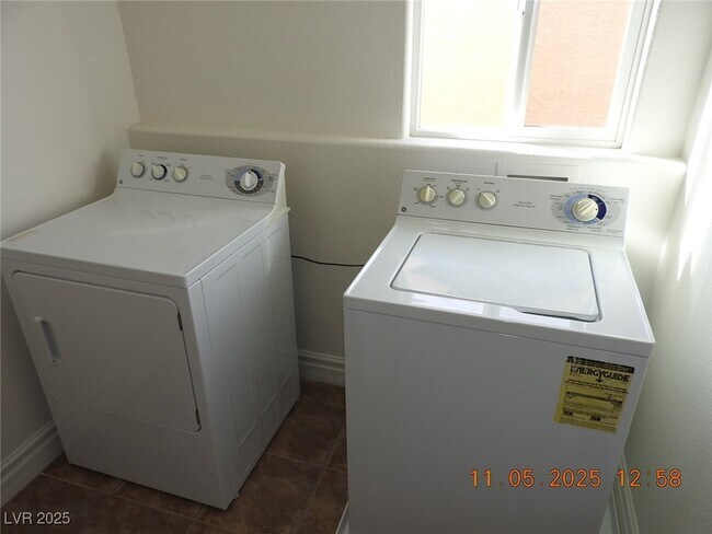 Building Photo - 240 Rustic Club Way