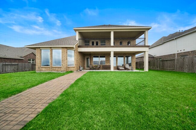 Building Photo - 8530 San Juanico St