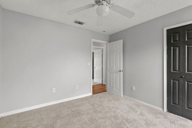 Building Photo - 301 S Capen Ave