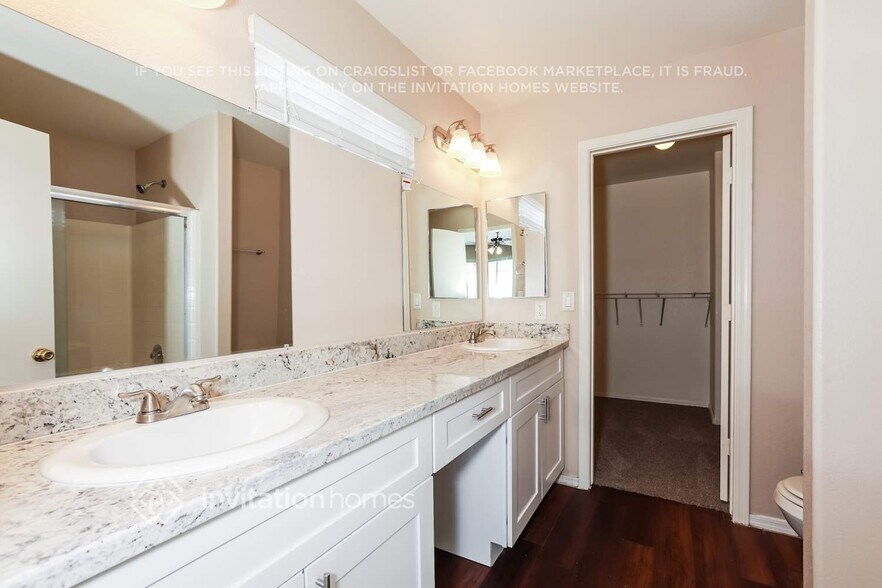 Building Photo - 10820 E Arcadia Ave