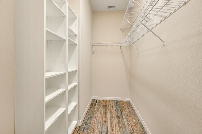 Building Photo - Beautiful 3/2 in desirable Stoneridge!