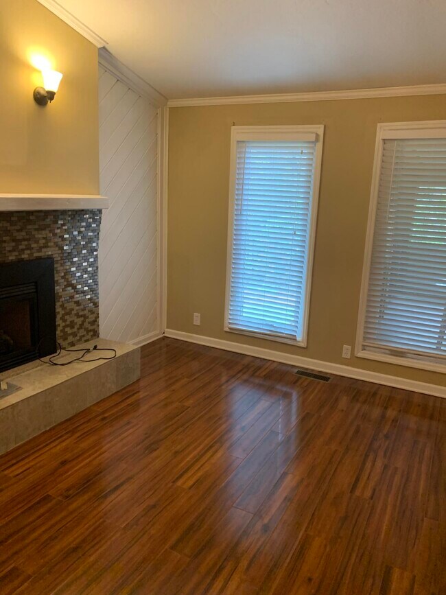 Building Photo - 4107 Vern Sikking Rd