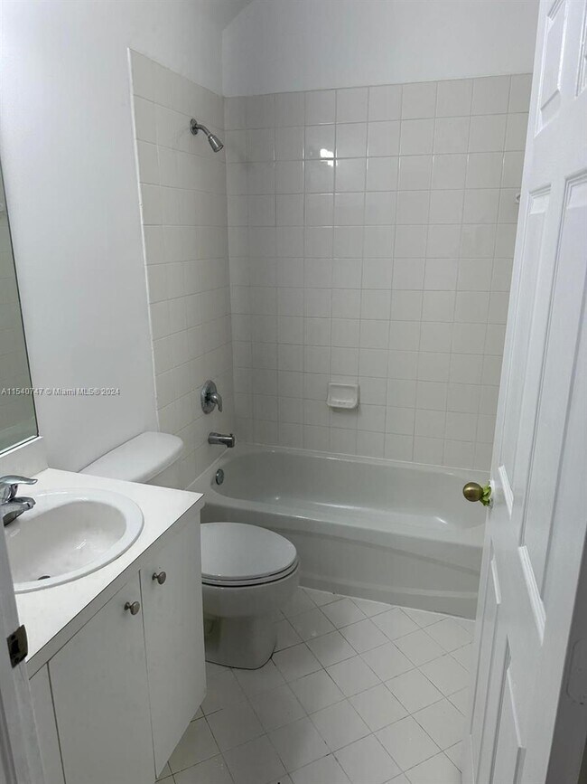 Building Photo - 1650 NE 33rd Rd