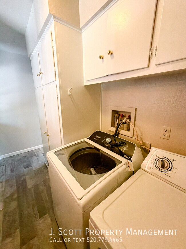 Building Photo - 3914 E Becker Ln