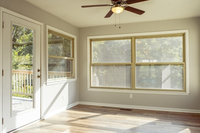 Building Photo - 4520 Ventura Dr