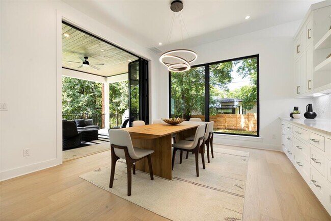 Building Photo - 2504 Bluffview Dr