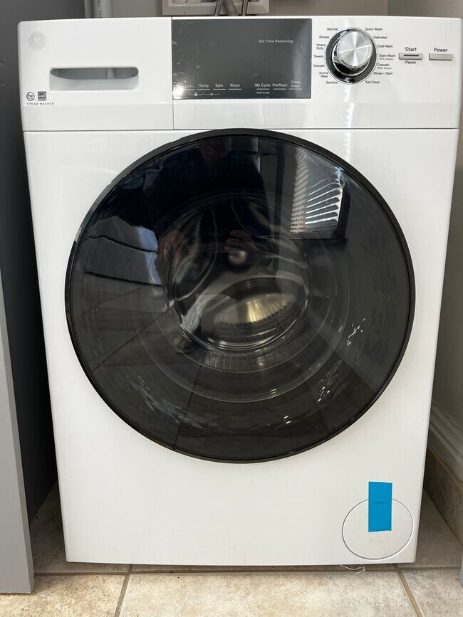 Building Photo - 47 Warwick St