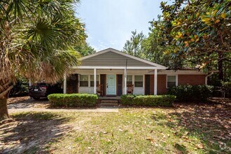 Building Photo - 3 Bedroom 2 Bath Home in West Ashley Plant...