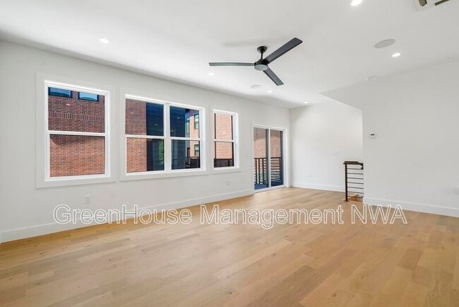 Building Photo - 627 SW C St