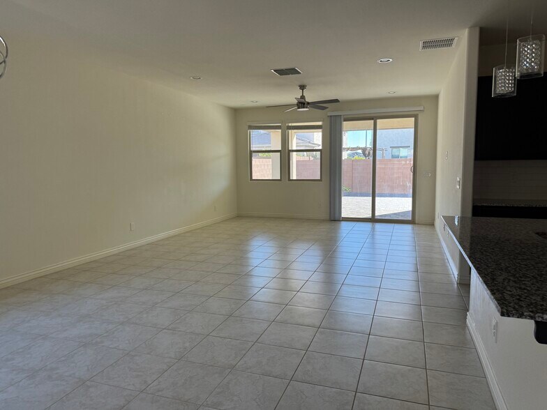 Building Photo - 9431 E Static Ave