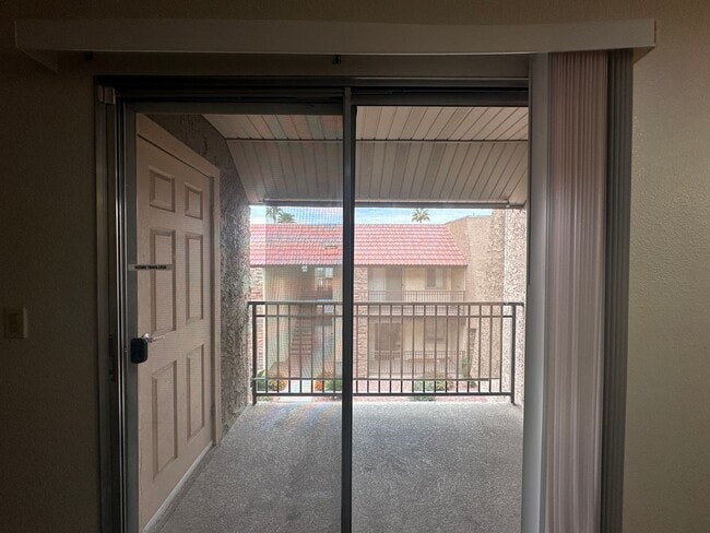 Building Photo - Cozy 2 bed 2 bath condo!