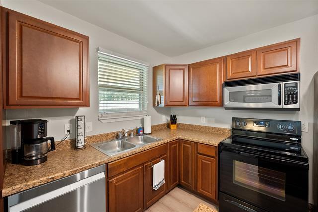 Building Photo - 222 Knights Cir