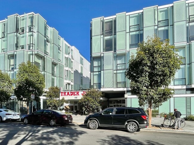 Building Photo - Adorable studio in the Heart of Hayes Vall...