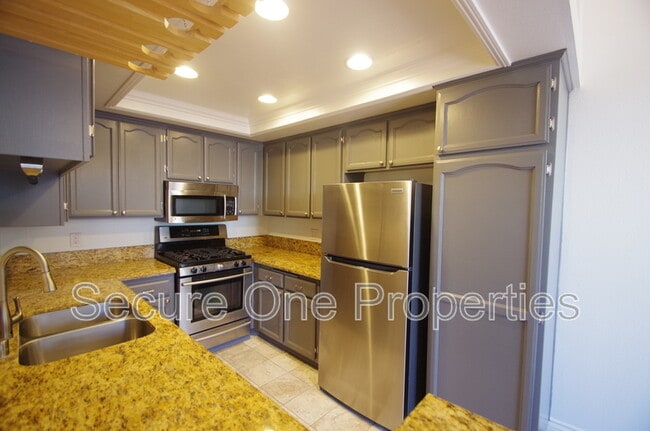 Building Photo - 235 Hill Ranch Dr