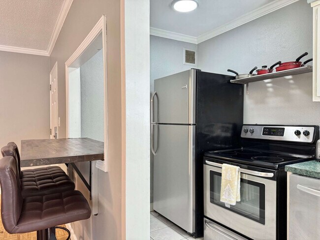 Building Photo - 300 Peachtree Rd NE