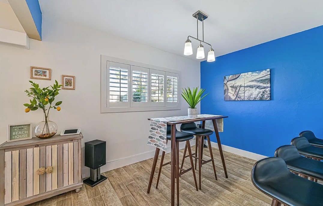 Dining Area - 4267 Island Cir