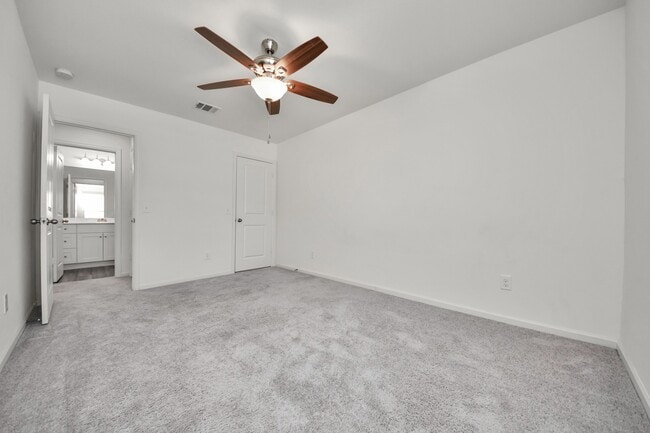Building Photo - 1021 Pin Cherry Ln