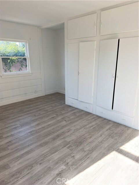 Building Photo - 643 S Nutwood St