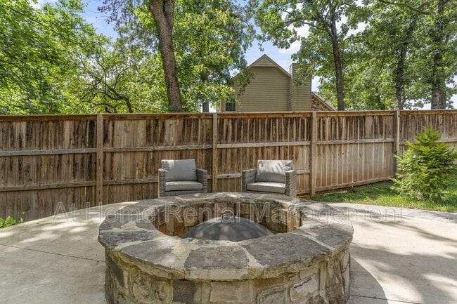 Building Photo - 1220 Renaissance Dr