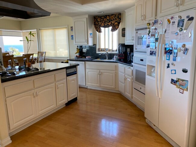 Kitchen - 208 36th St