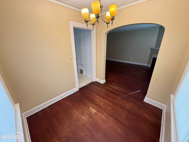 Building Photo - 211 S 16th Ave