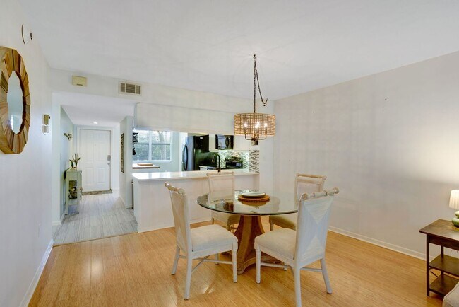 Building Photo - 285 Naples Cove Dr