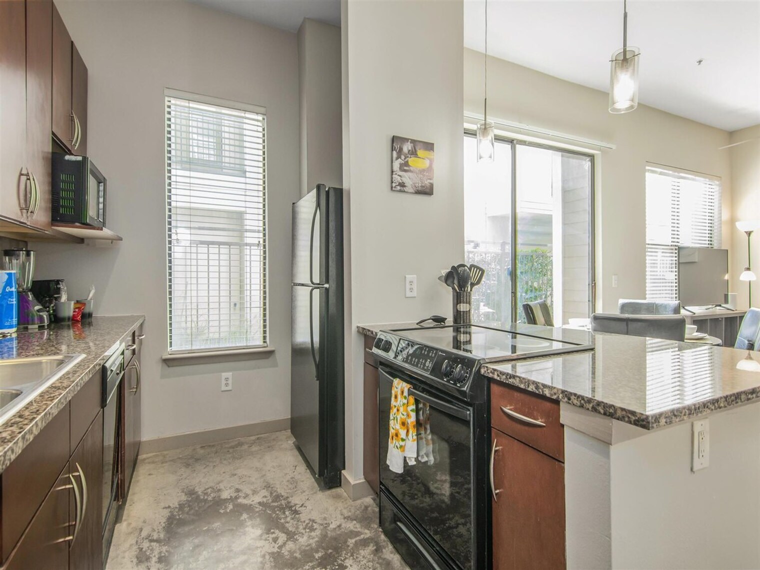 Building Photo - 2344 Camden Dr
