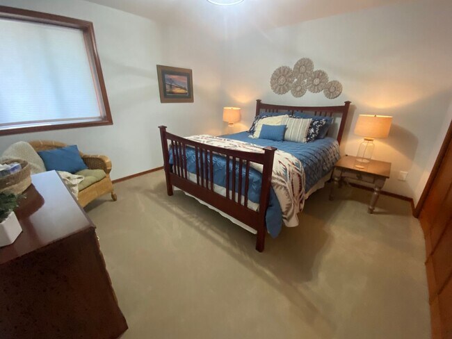 Building Photo - LONG BEACH VACATION HOME BY THE MONTH - VIEW & BEACH ACCESS