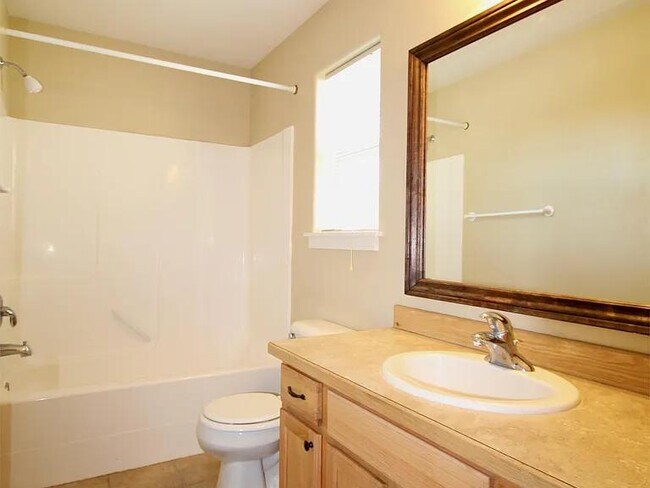 Building Photo - 164 Meriwether Ave